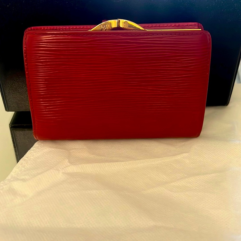 Red epi Louis Vuitton kiss lock wallet